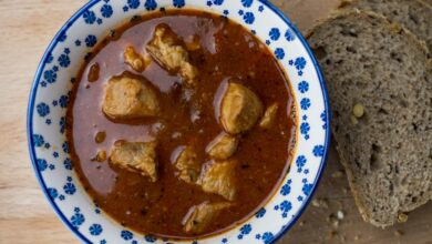 Photo of Goulash van varkensvlees in de slowcooker: zo maak je het