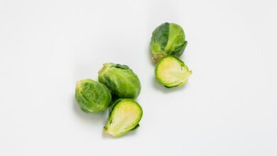 Photo of Traybake spruitjes met spekjes: makkelijk en smaakvol uit de oven